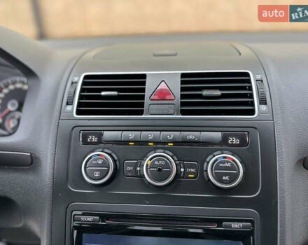 Серый Фольксваген Туран, объемом двигателя 2 л и пробегом 225 тыс. км за 10999 $, фото 95 на Automoto.ua