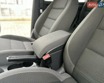 Серый Фольксваген Туран, объемом двигателя 2 л и пробегом 225 тыс. км за 10999 $, фото 123 на Automoto.ua