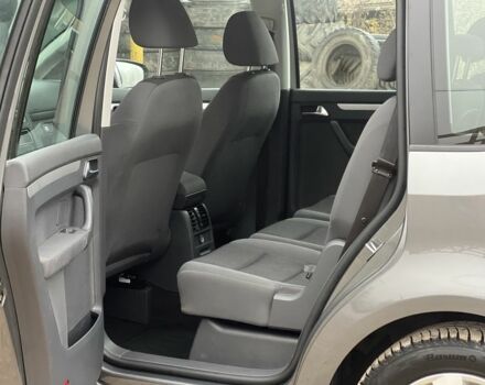 Серый Фольксваген Туран, объемом двигателя 1.6 л и пробегом 227 тыс. км за 9350 $, фото 15 на Automoto.ua