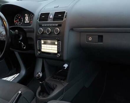 Серый Фольксваген Туран, объемом двигателя 1.4 л и пробегом 194 тыс. км за 9700 $, фото 7 на Automoto.ua