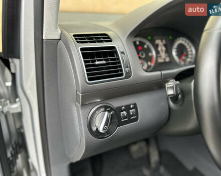 Серый Фольксваген Туран, объемом двигателя 2 л и пробегом 225 тыс. км за 10999 $, фото 108 на Automoto.ua