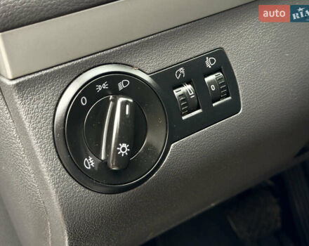 Серый Фольксваген Туран, объемом двигателя 1.39 л и пробегом 223 тыс. км за 10500 $, фото 23 на Automoto.ua