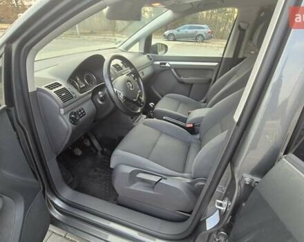 Серый Фольксваген Туран, объемом двигателя 1.6 л и пробегом 300 тыс. км за 10500 $, фото 13 на Automoto.ua