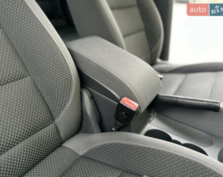 Серый Фольксваген Туран, объемом двигателя 2 л и пробегом 225 тыс. км за 10999 $, фото 105 на Automoto.ua