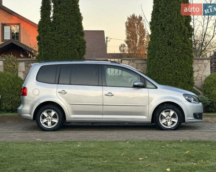 Фольксваген Туран 2013 в Сарнах на Automoto.ua Серый Фольксваген Туран, объемом двигателя 1.6 л и пробегом 249 тыс. км за 11350 $, фото 12 на Automoto.ua