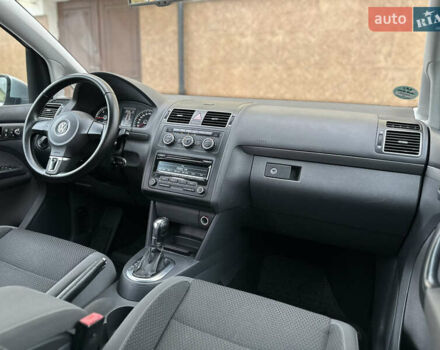 Серый Фольксваген Туран, объемом двигателя 2 л и пробегом 225 тыс. км за 10999 $, фото 124 на Automoto.ua