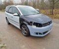 Серый Фольксваген Туран, объемом двигателя 1.6 л и пробегом 220 тыс. км за 6950 $, фото 1 на Automoto.ua