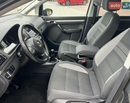 Серый Фольксваген Туран, объемом двигателя 1.6 л и пробегом 201 тыс. км за 12800 $, фото 20 на Automoto.ua