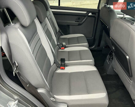 Серый Фольксваген Туран, объемом двигателя 1.6 л и пробегом 201 тыс. км за 12800 $, фото 14 на Automoto.ua