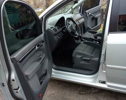 Серый Фольксваген Туран, объемом двигателя 1.97 л и пробегом 244 тыс. км за 13000 $, фото 3 на Automoto.ua