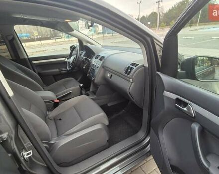 Серый Фольксваген Туран, объемом двигателя 1.6 л и пробегом 300 тыс. км за 10500 $, фото 16 на Automoto.ua