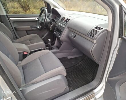 Серый Фольксваген Туран, объемом двигателя 1.6 л и пробегом 220 тыс. км за 6950 $, фото 4 на Automoto.ua