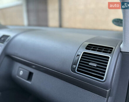 Серый Фольксваген Туран, объемом двигателя 2 л и пробегом 225 тыс. км за 10999 $, фото 97 на Automoto.ua