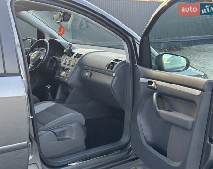 Серый Фольксваген Туран, объемом двигателя 2 л и пробегом 253 тыс. км за 12700 $, фото 21 на Automoto.ua