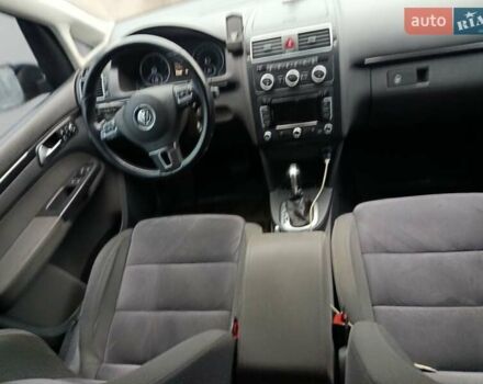 Серый Фольксваген Туран, объемом двигателя 2 л и пробегом 276 тыс. км за 14200 $, фото 5 на Automoto.ua