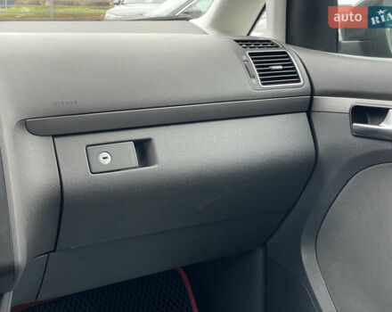 Серый Фольксваген Туран, объемом двигателя 1.6 л и пробегом 269 тыс. км за 10500 $, фото 19 на Automoto.ua