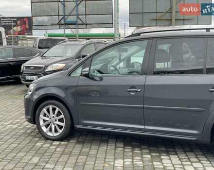 Серый Фольксваген Туран, объемом двигателя 1.6 л и пробегом 269 тыс. км за 10500 $, фото 5 на Automoto.ua