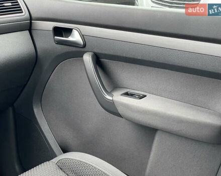 Серый Фольксваген Туран, объемом двигателя 1.6 л и пробегом 269 тыс. км за 10500 $, фото 20 на Automoto.ua