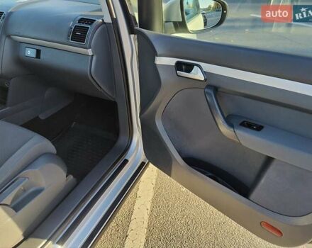 Серый Фольксваген Туран, объемом двигателя 1.6 л и пробегом 193 тыс. км за 11499 $, фото 12 на Automoto.ua