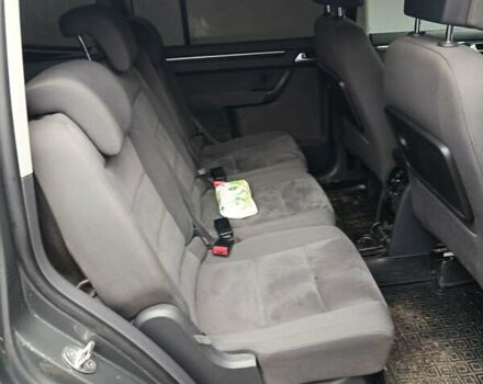 Серый Фольксваген Туран, объемом двигателя 2 л и пробегом 276 тыс. км за 14200 $, фото 6 на Automoto.ua