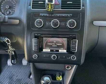 Серый Фольксваген Туран, объемом двигателя 1.6 л и пробегом 189 тыс. км за 11000 $, фото 11 на Automoto.ua