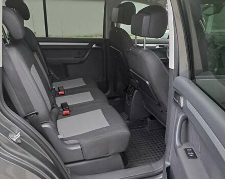 Серый Фольксваген Туран, объемом двигателя 1.6 л и пробегом 238 тыс. км за 14450 $, фото 27 на Automoto.ua