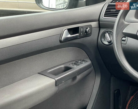 Серый Фольксваген Туран, объемом двигателя 1.6 л и пробегом 269 тыс. км за 10500 $, фото 22 на Automoto.ua