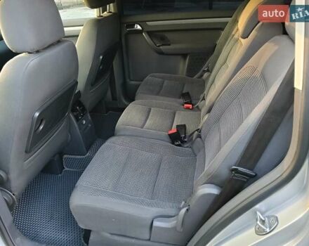 Сірий Фольксваген Туран, об'ємом двигуна 1.6 л та пробігом 280 тис. км за 11700 $, фото 15 на Automoto.ua