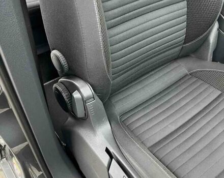 Серый Фольксваген Туран, объемом двигателя 2 л и пробегом 167 тыс. км за 14650 $, фото 64 на Automoto.ua