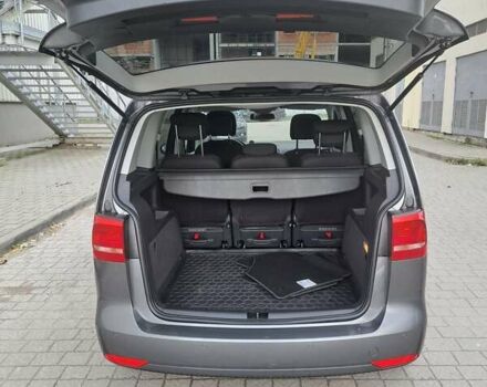 Серый Фольксваген Туран, объемом двигателя 1.6 л и пробегом 238 тыс. км за 14450 $, фото 32 на Automoto.ua