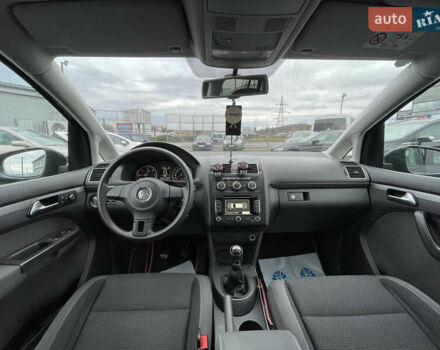 Серый Фольксваген Туран, объемом двигателя 1.6 л и пробегом 269 тыс. км за 10500 $, фото 16 на Automoto.ua