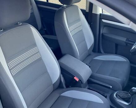 Серый Фольксваген Туран, объемом двигателя 1.6 л и пробегом 258 тыс. км за 10900 $, фото 18 на Automoto.ua