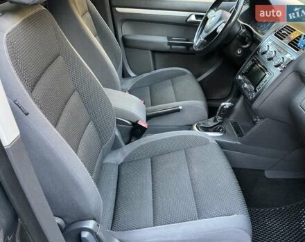 Сірий Фольксваген Туран, об'ємом двигуна 1.6 л та пробігом 252 тис. км за 10900 $, фото 16 на Automoto.ua