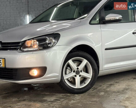Серый Фольксваген Туран, объемом двигателя 0 л и пробегом 256 тыс. км за 11190 $, фото 1 на Automoto.ua
