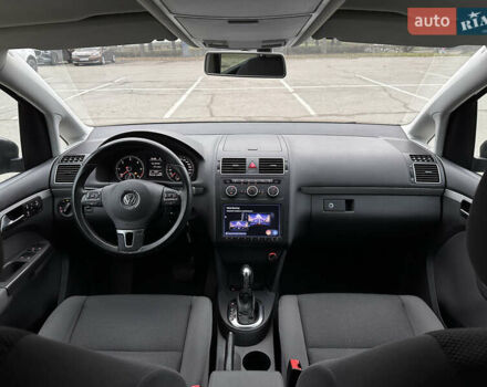 Серый Фольксваген Туран, объемом двигателя 1.97 л и пробегом 132 тыс. км за 13800 $, фото 6 на Automoto.ua