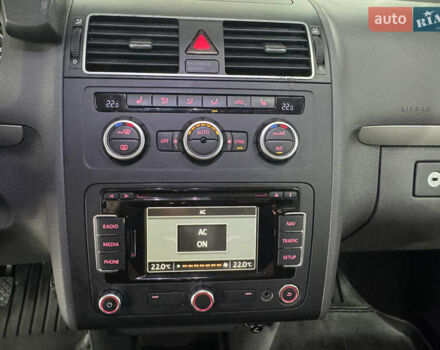 Серый Фольксваген Туран, объемом двигателя 0 л и пробегом 256 тыс. км за 11190 $, фото 29 на Automoto.ua