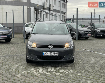 Серый Фольксваген Туран, объемом двигателя 1.6 л и пробегом 269 тыс. км за 10500 $, фото 1 на Automoto.ua