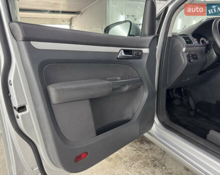 Серый Фольксваген Туран, объемом двигателя 0 л и пробегом 256 тыс. км за 11190 $, фото 22 на Automoto.ua