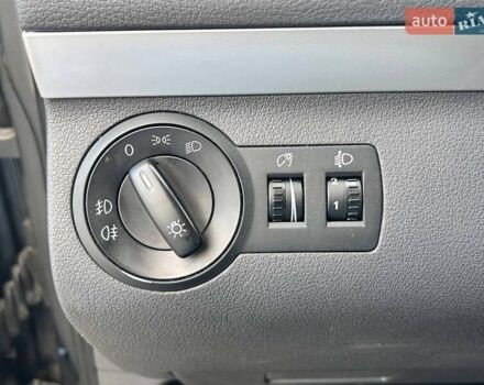 Серый Фольксваген Туран, объемом двигателя 1.6 л и пробегом 267 тыс. км за 11200 $, фото 17 на Automoto.ua