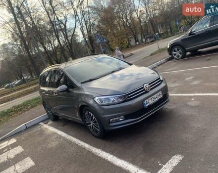 Серый Фольксваген Туран, объемом двигателя 1.97 л и пробегом 255 тыс. км за 15700 $, фото 3 на Automoto.ua