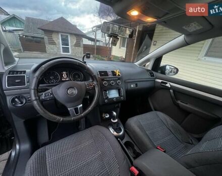 Серый Фольксваген Туран, объемом двигателя 1.6 л и пробегом 259 тыс. км за 13699 $, фото 2 на Automoto.ua