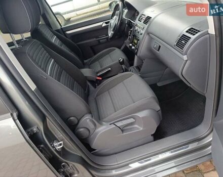 Сірий Фольксваген Туран, об'ємом двигуна 1.6 л та пробігом 228 тис. км за 11700 $, фото 50 на Automoto.ua