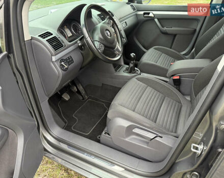 Серый Фольксваген Туран, объемом двигателя 1.6 л и пробегом 236 тыс. км за 12300 $, фото 16 на Automoto.ua