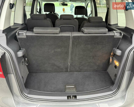 Серый Фольксваген Туран, объемом двигателя 1.6 л и пробегом 230 тыс. км за 13300 $, фото 11 на Automoto.ua