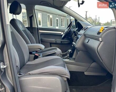 Серый Фольксваген Туран, объемом двигателя 1.6 л и пробегом 267 тыс. км за 11200 $, фото 32 на Automoto.ua