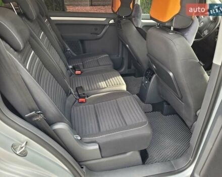 Серый Фольксваген Туран, объемом двигателя 2 л и пробегом 260 тыс. км за 14700 $, фото 12 на Automoto.ua