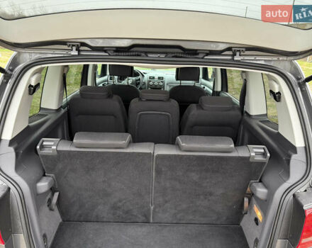 Серый Фольксваген Туран, объемом двигателя 1.6 л и пробегом 236 тыс. км за 12300 $, фото 13 на Automoto.ua