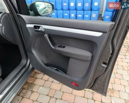 Сірий Фольксваген Туран, об'ємом двигуна 1.6 л та пробігом 228 тис. км за 11700 $, фото 96 на Automoto.ua