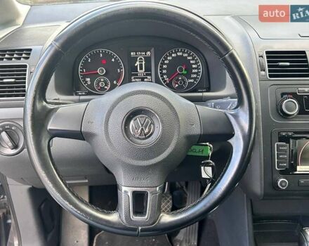 Серый Фольксваген Туран, объемом двигателя 1.6 л и пробегом 267 тыс. км за 11200 $, фото 16 на Automoto.ua