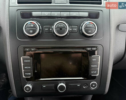 Серый Фольксваген Туран, объемом двигателя 1.6 л и пробегом 236 тыс. км за 12300 $, фото 21 на Automoto.ua